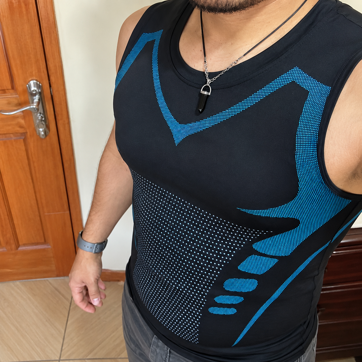 ShapeFlex™ – maiou compresiv pentru modelarea siluetei masculine